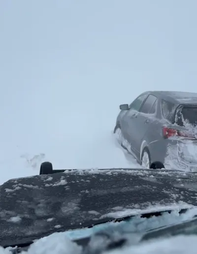 Whiteout conditions close Donner Summit freeway amid high winds